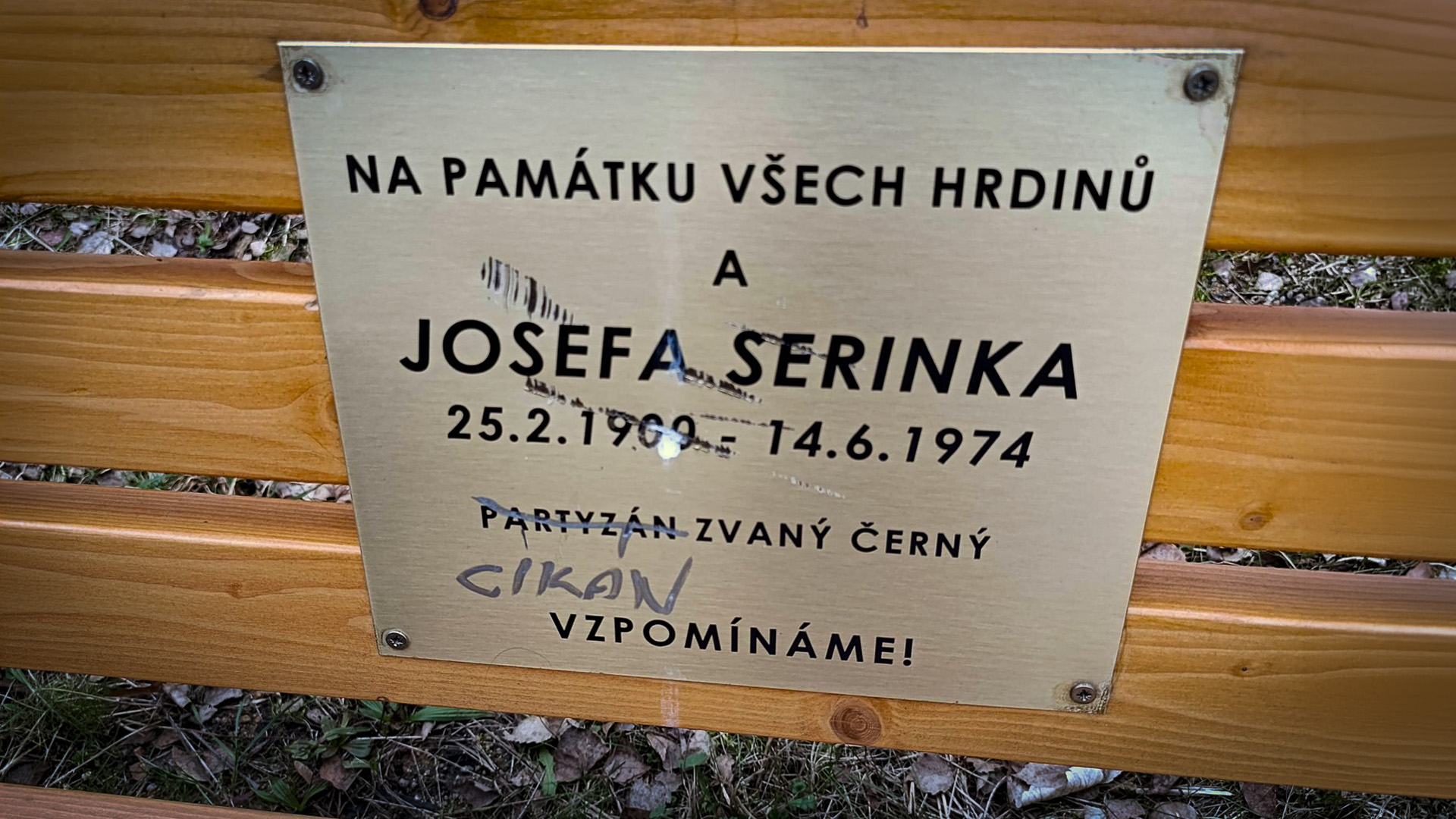 Czech Police investigating vandalism of bench memorializing the Romani partisan Josef Serinek, city wants to install a mobile camera